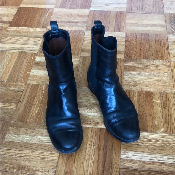 Burberry Chelsea Boot - Picture 3 of 7